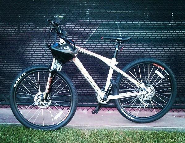 2013 Gt Avalanche 3 0 Hydraulic Mountain Bike  White