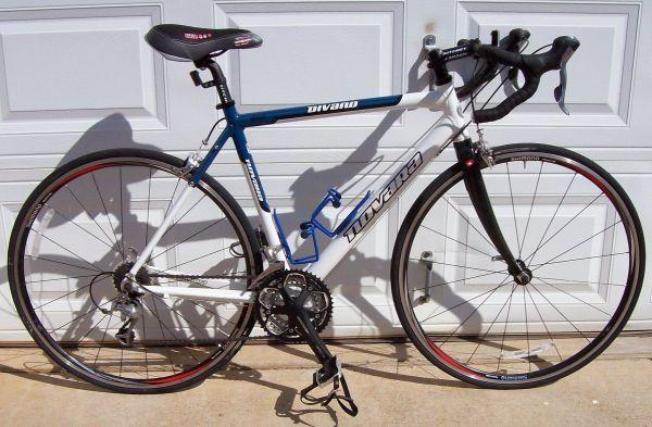 2012 Novara Divano White and Blue