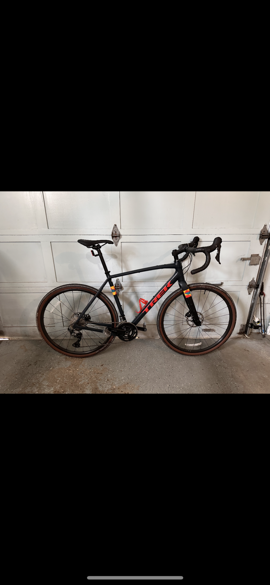 2024 Trek Checkpoint ALR 5 Black and Red