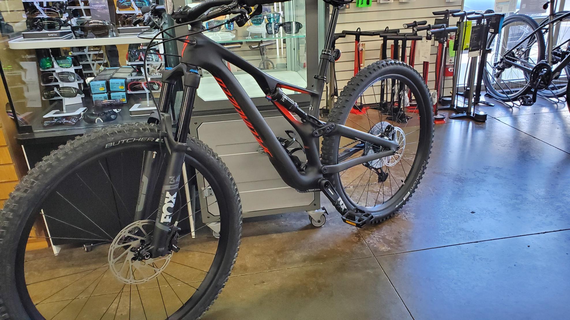 2019 Specialized Stumpjumper carbon comp Black and Red