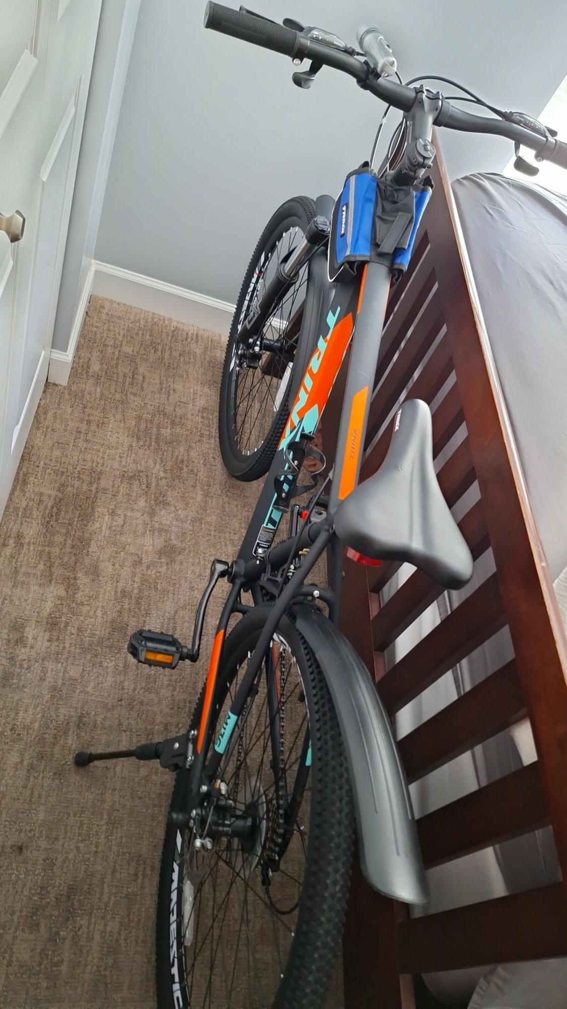 2024 Trinx M136 Black and Orange