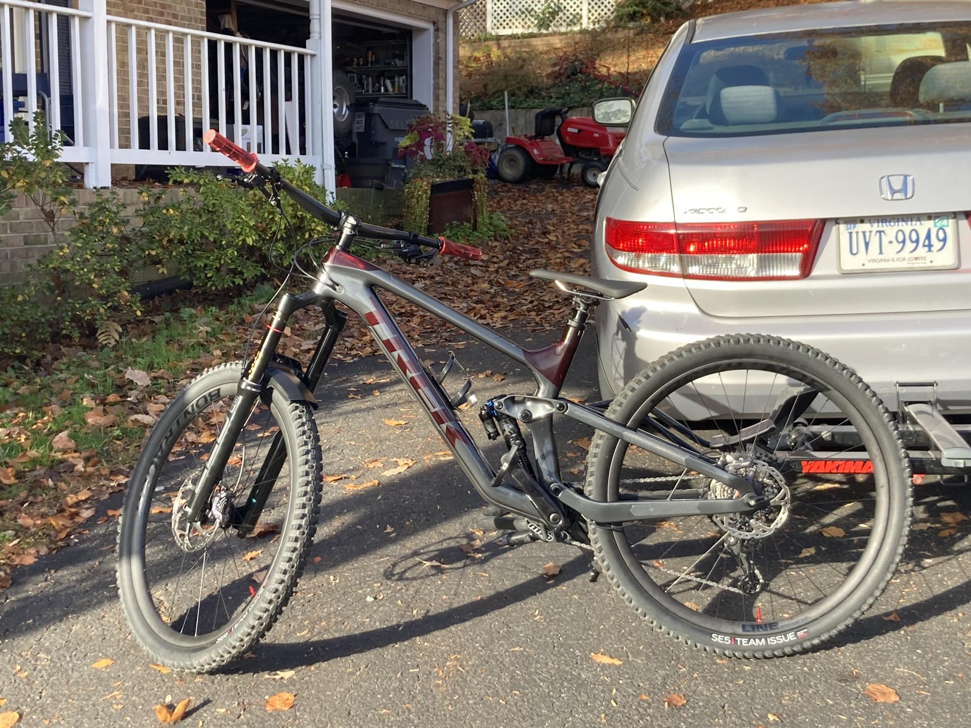 2022 Trek Slash 9.8 XT Silver, gray or bare metal