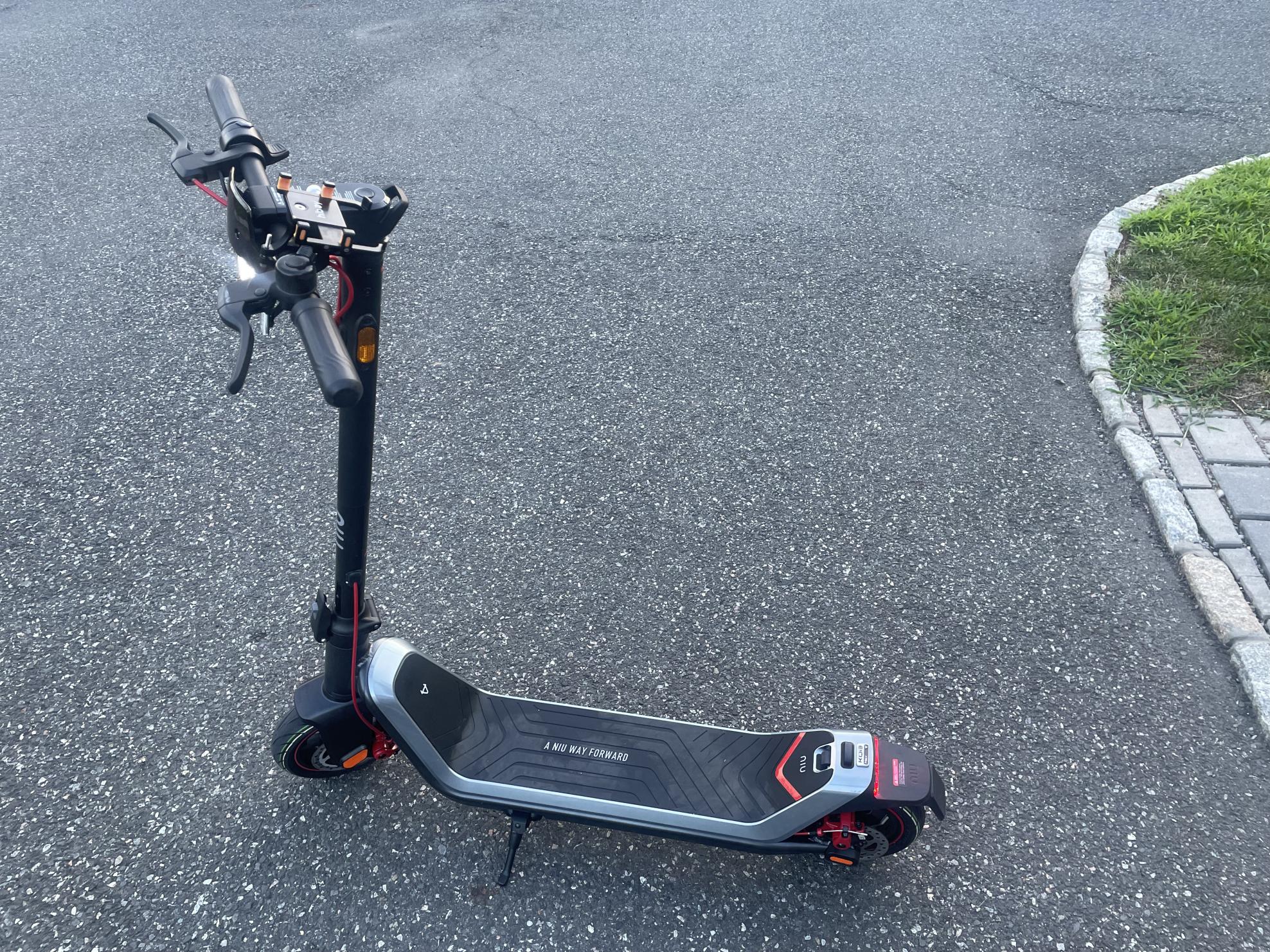 2022 Niu e-scooter Black