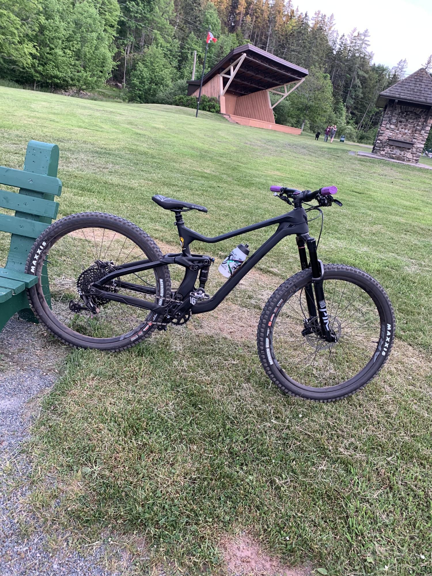 2020 Devinci Troy Black