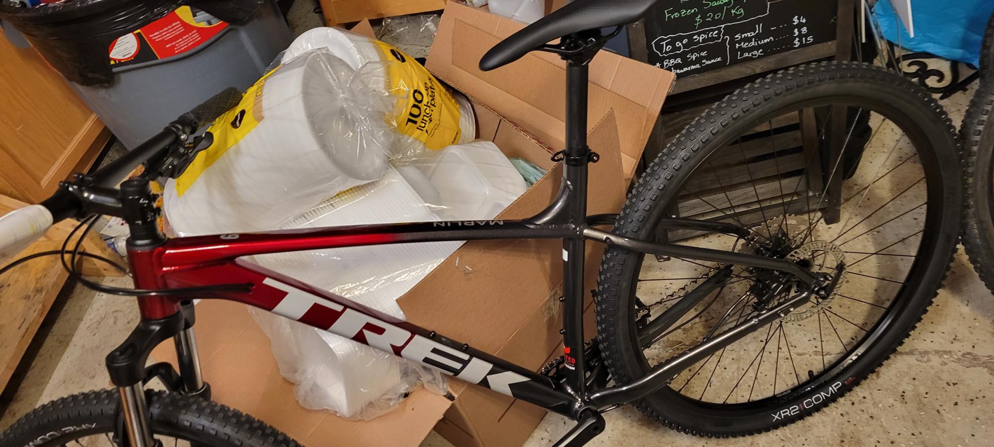 2022 Trek 622×20 Black and Red