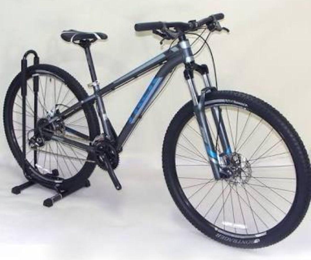 2014 Trek X-Caliber 5 Silver or Gray and Blue