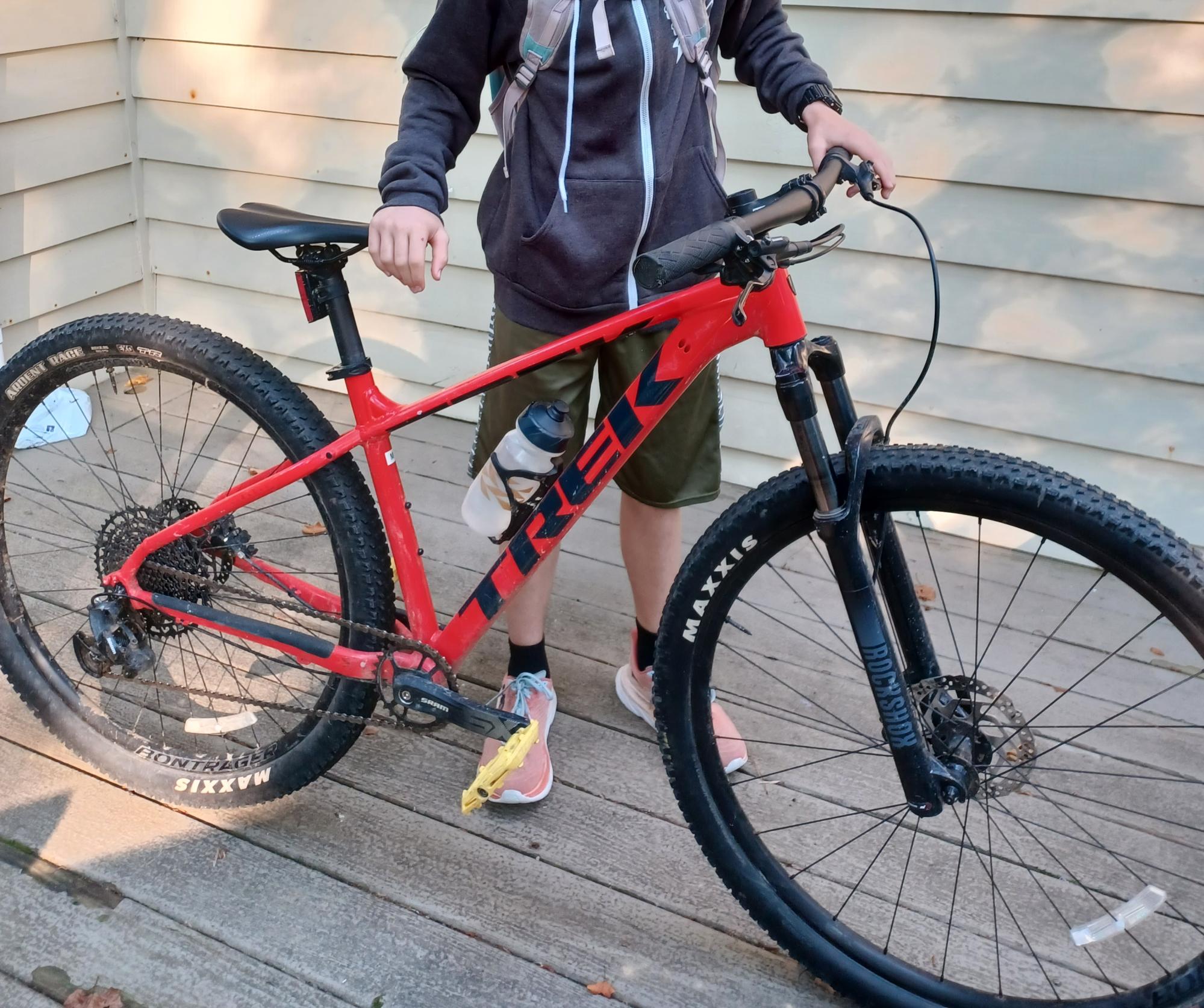 2022 Trek Marlin 8 Red