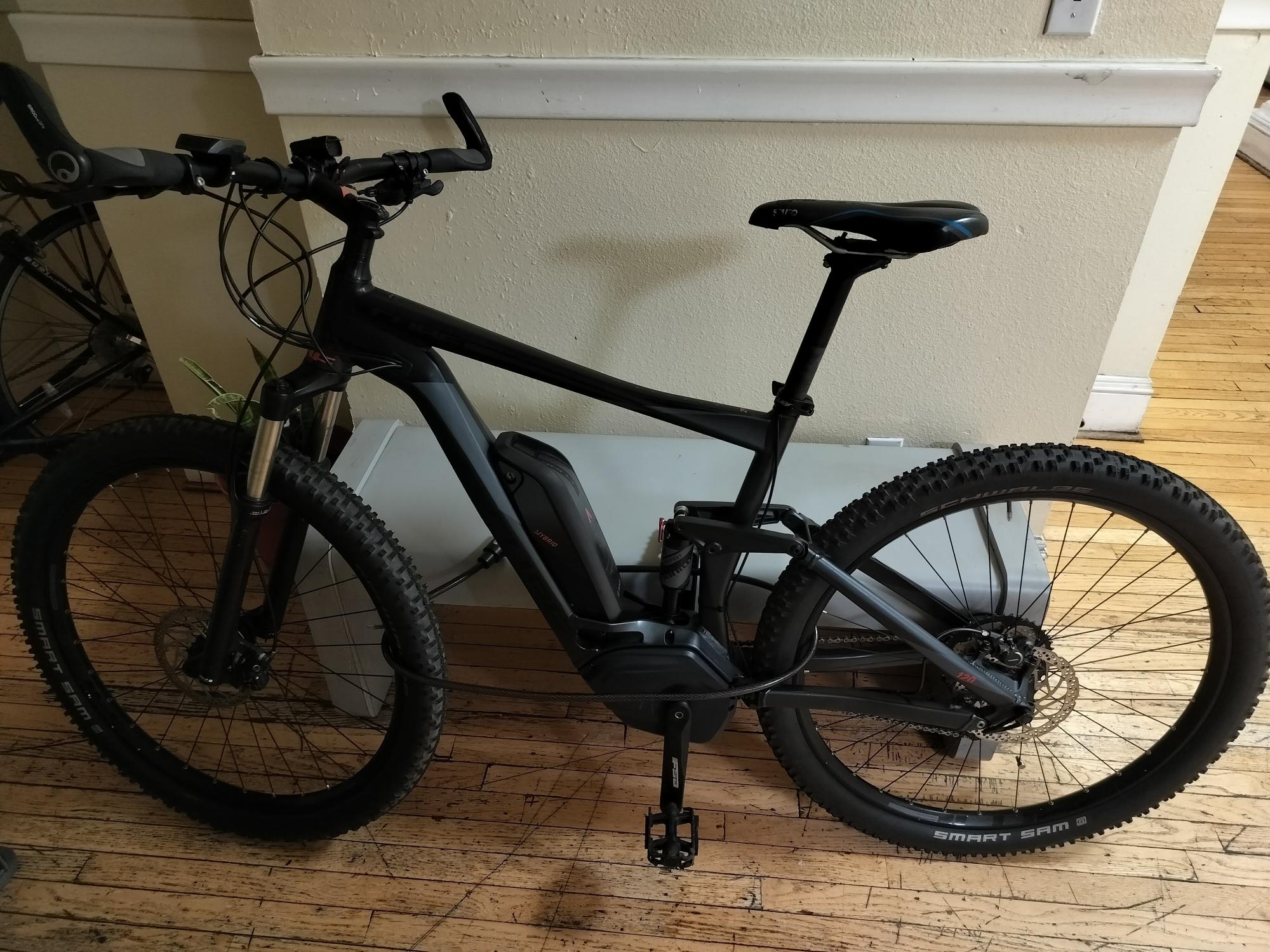 Cube Stereo Hibrid 120 Black