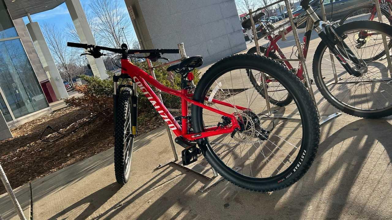 2022 Specialized Rockhopper Red
