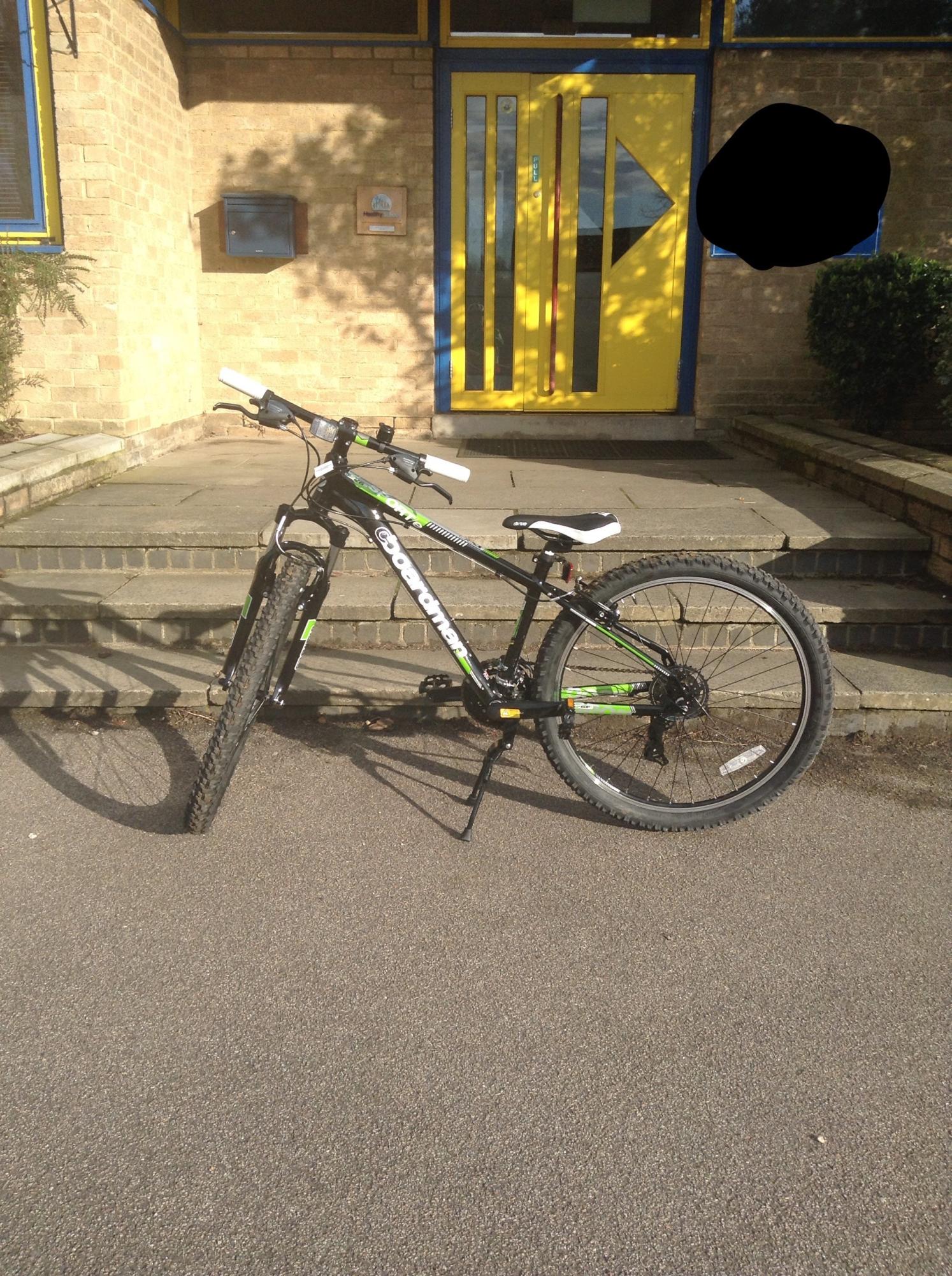 2016 Boardman Bikes Junior sport/E mountain bike Black, Green, and White