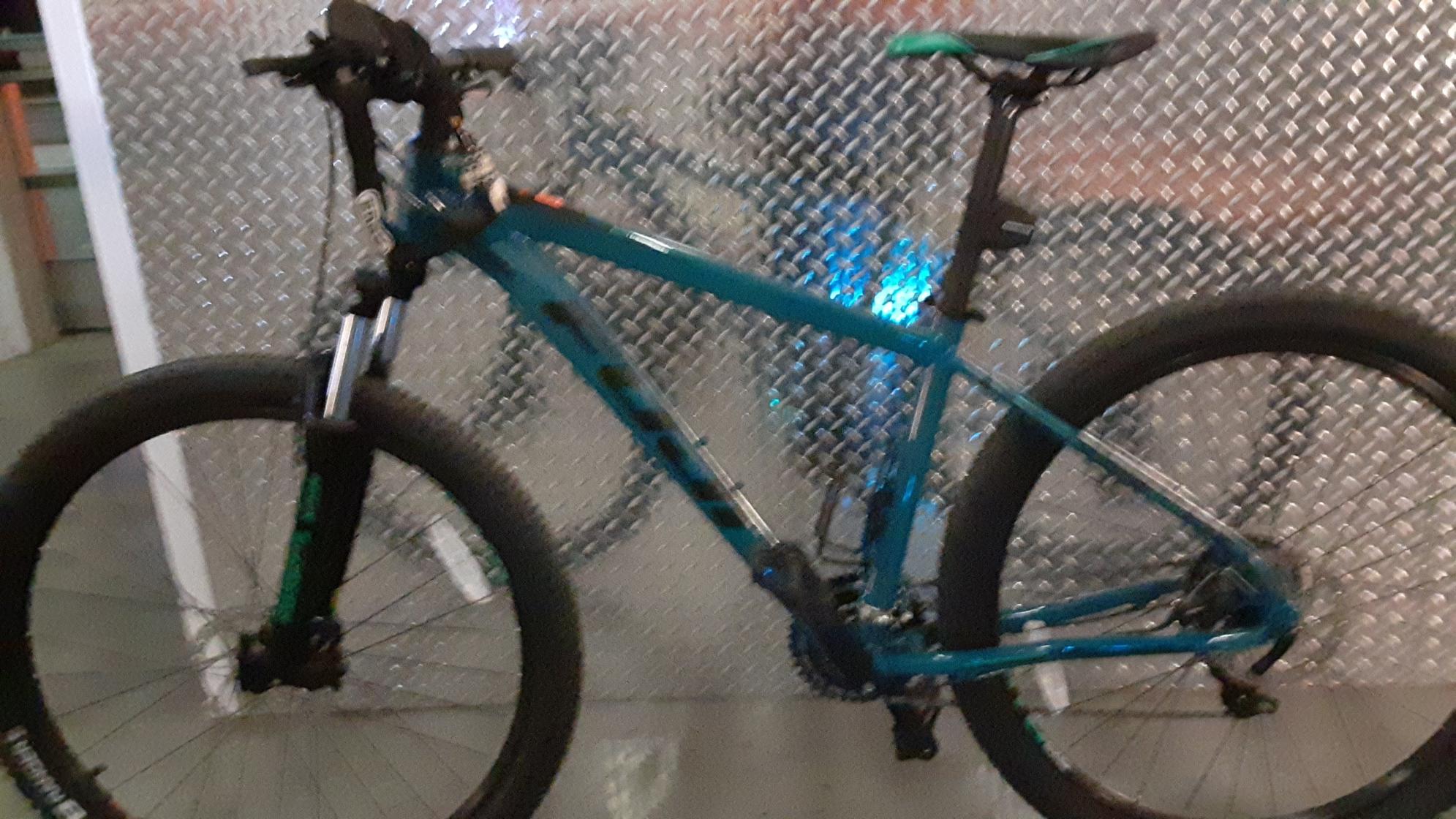 2020 Fuji Nevada 1.9 Teal and Black
