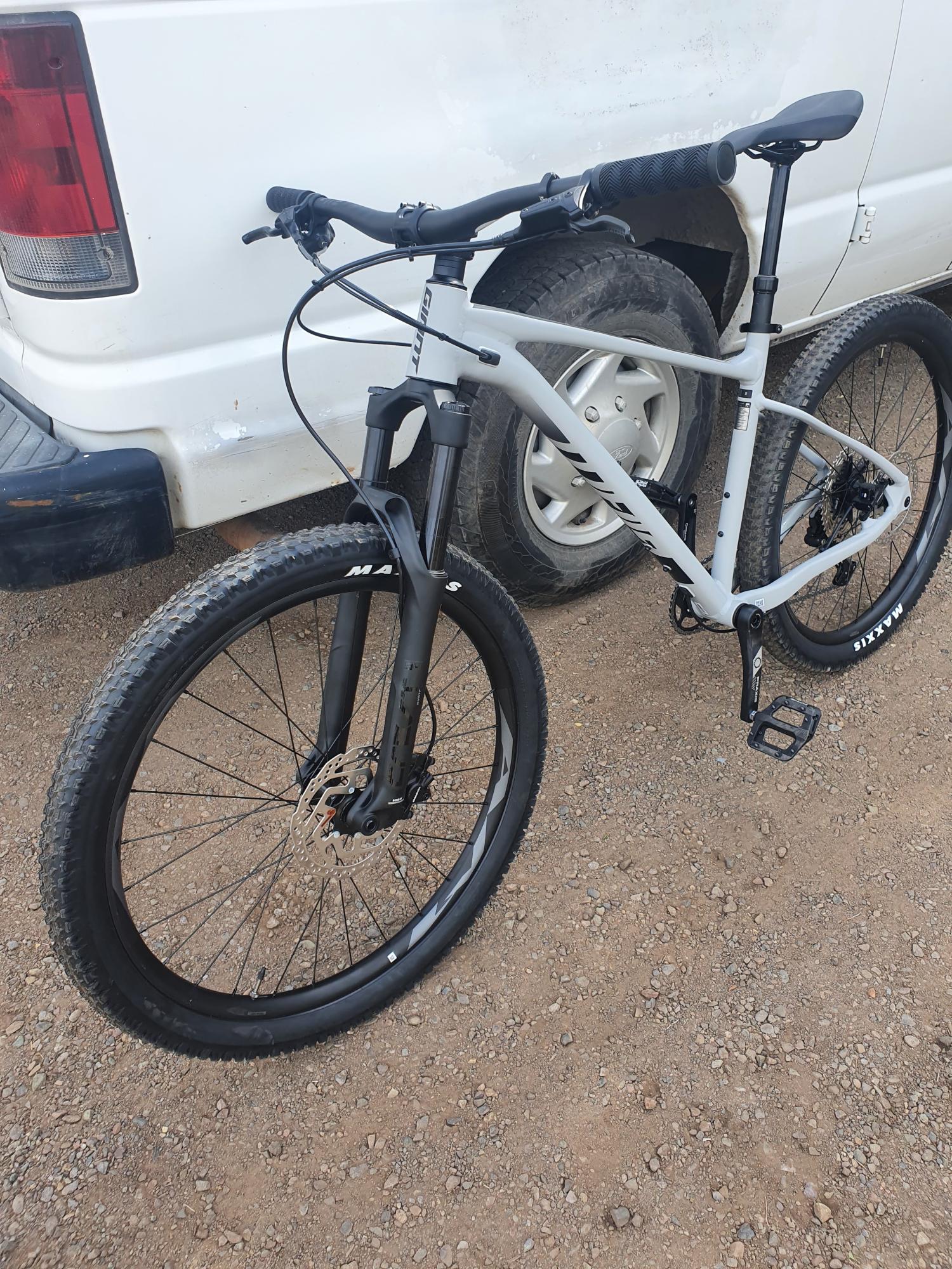 2022 Giant Fathom 2 27.5 Silver, gray or bare metal