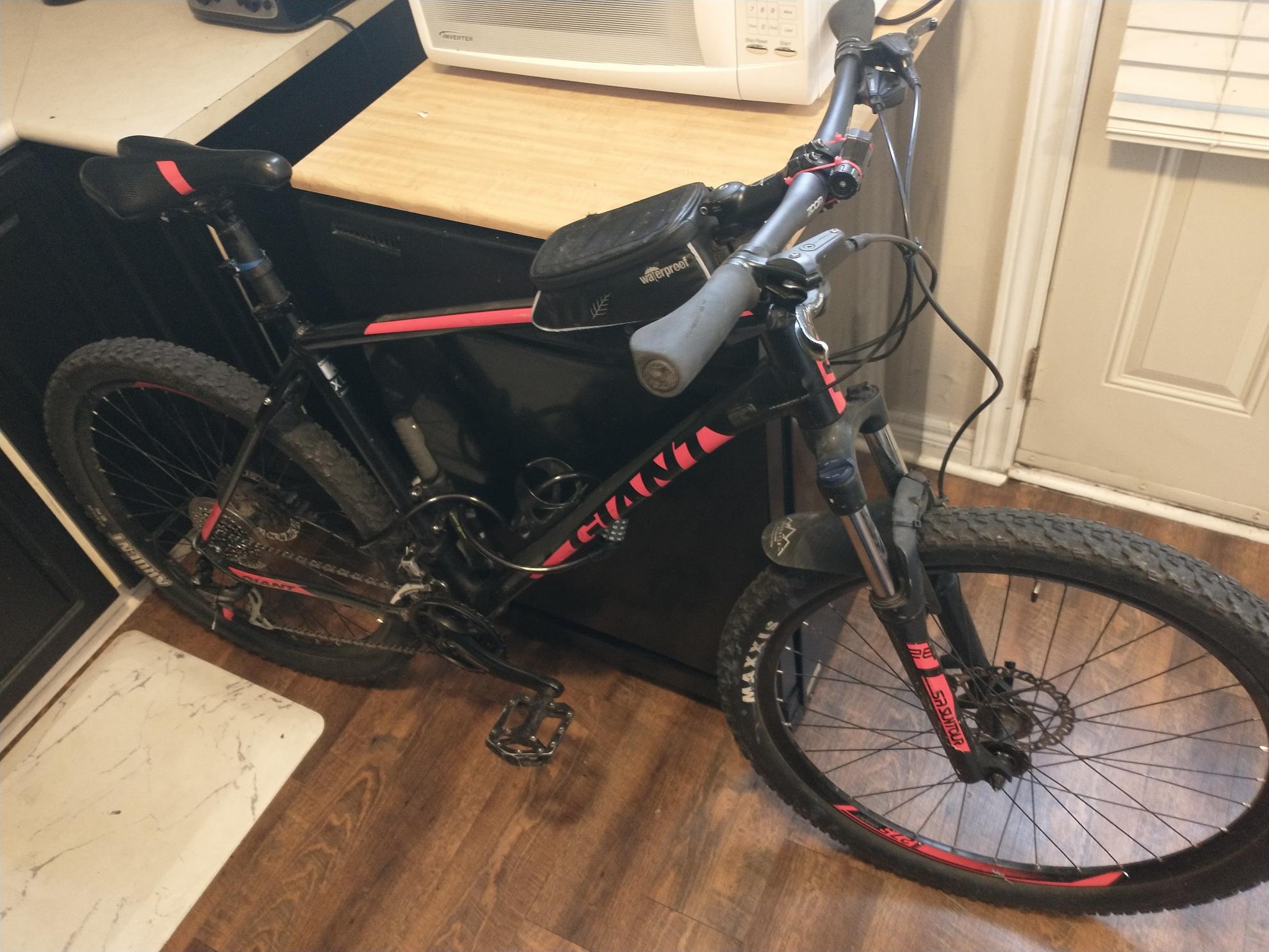 2018 Giant Talon 3 Black, Red, and Silver, gray or bare metal