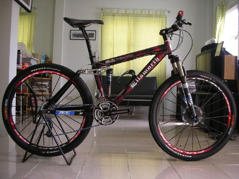 2006 Ellsworth truth  Red