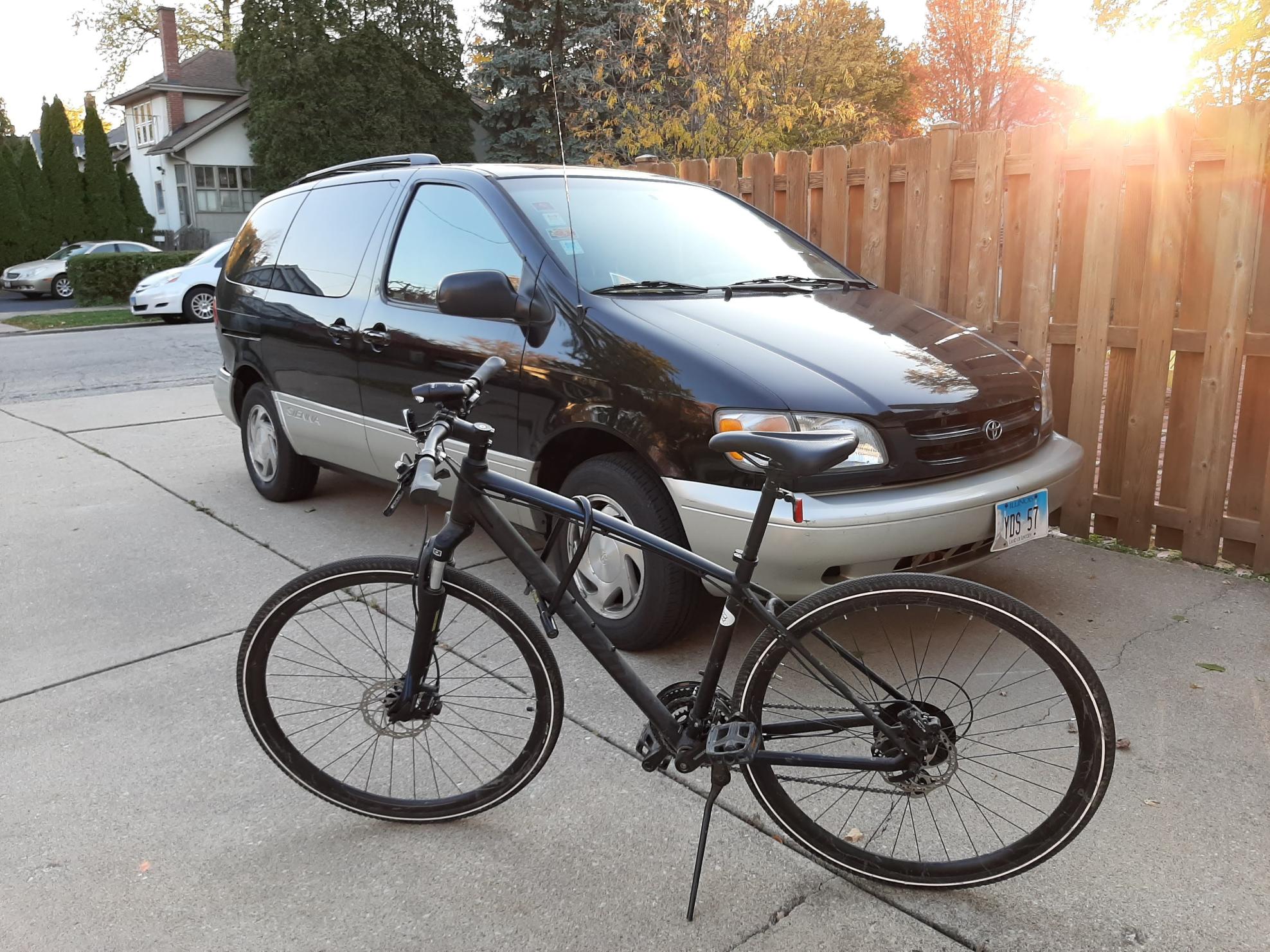 2019 Specialized CrossTrail Hydraulic Disc (Medium size) Black and Silver, gray or bare metal