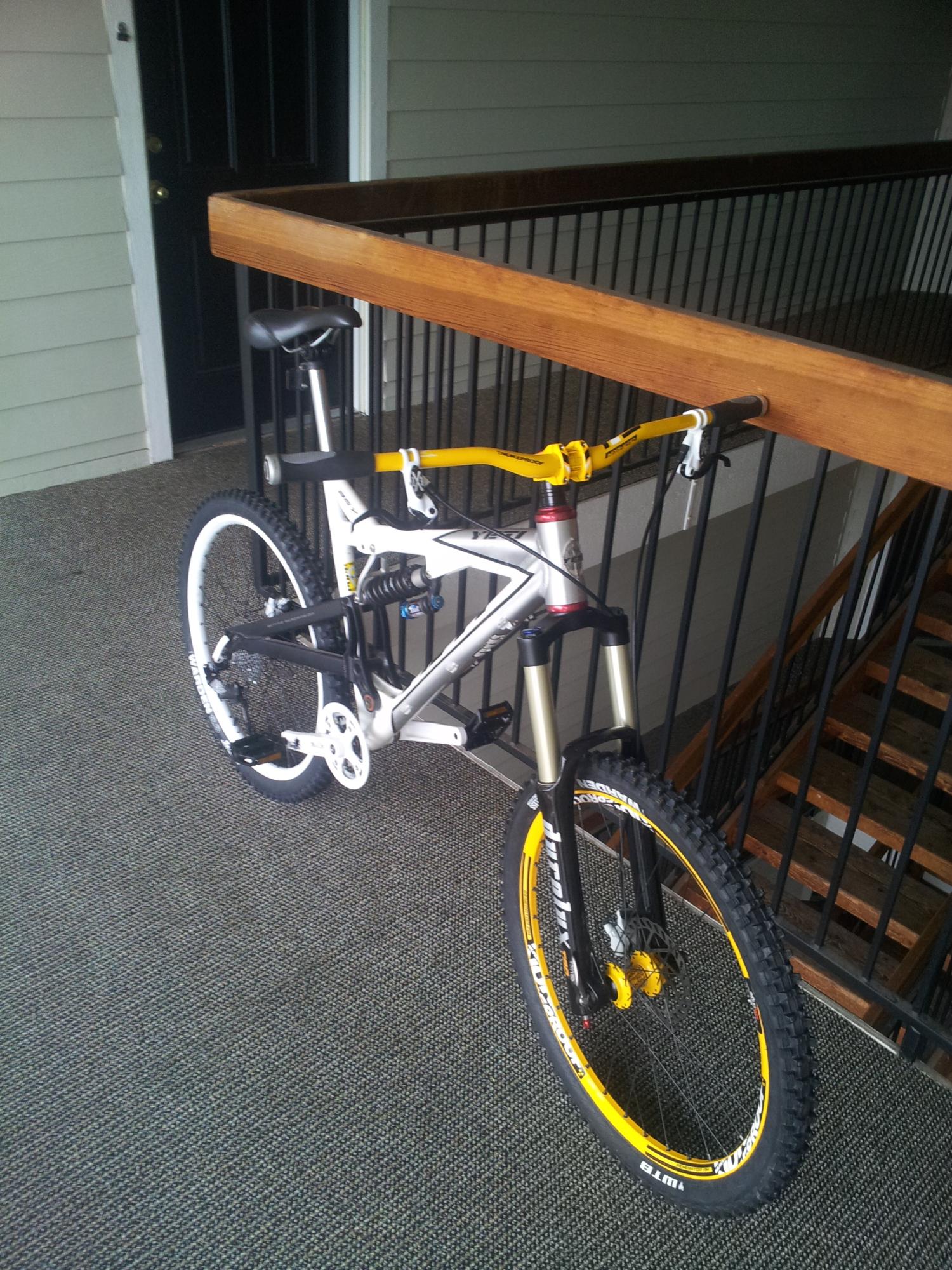 2007 Yeti AS-X White