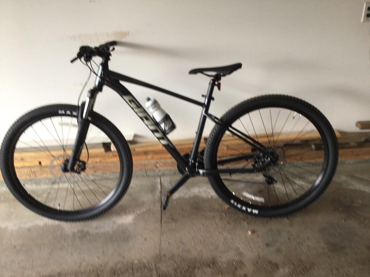 2021 Giant Talon 3 29 Medium Metallic Black