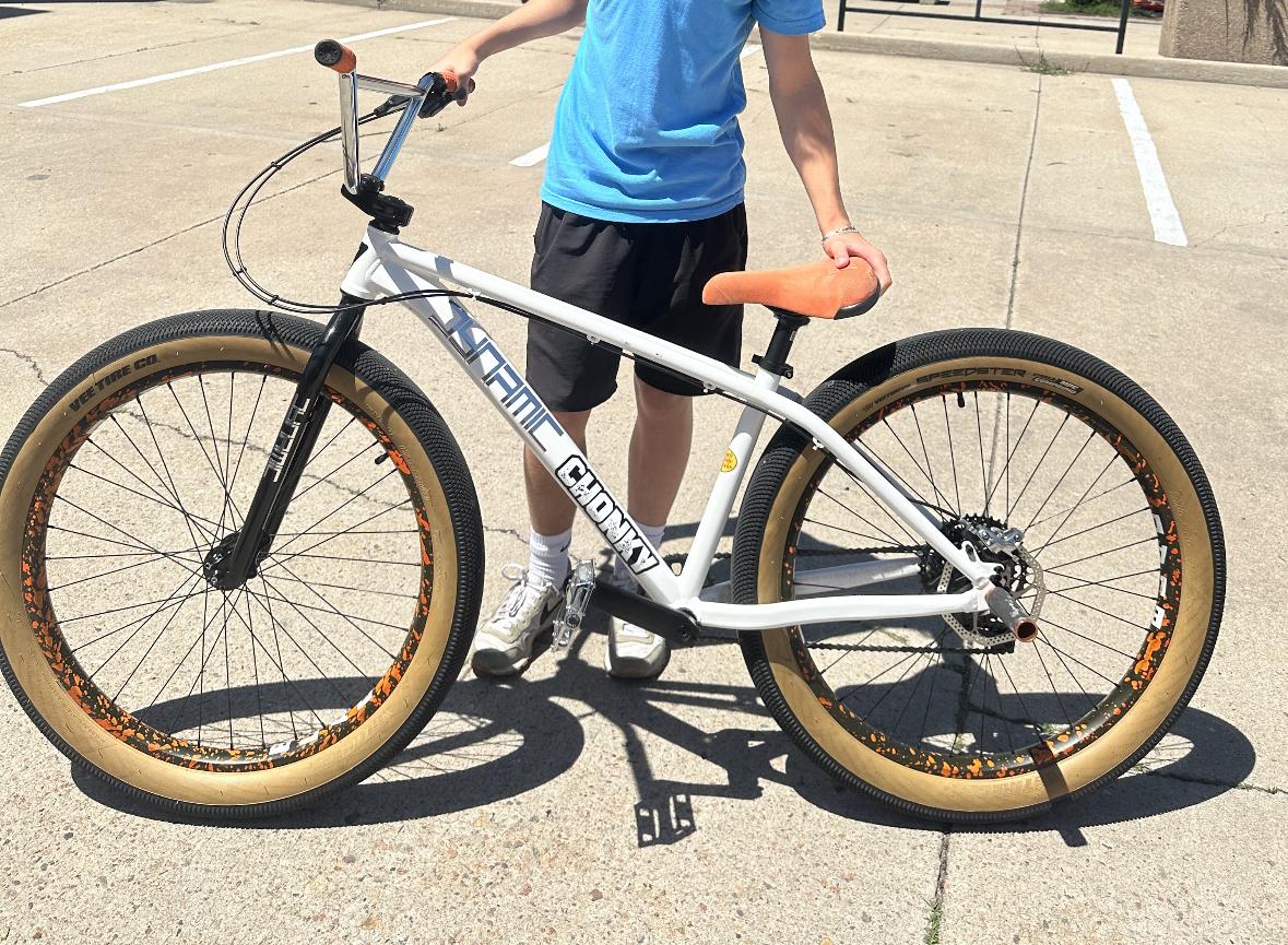 2023 Stomp distribution Custom mafia Chonkey White and Orange