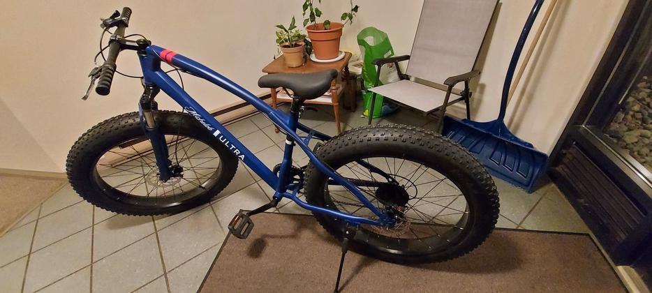 2020 Michelob Ultra Fat Tire Bike Michelob Ultra Fat Tire Bike Blue