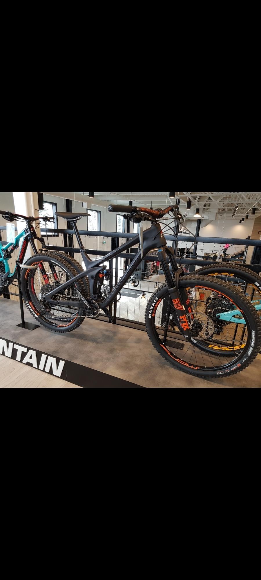 2019 Rocky Mountain Bicycles Carbon 70 savage Black