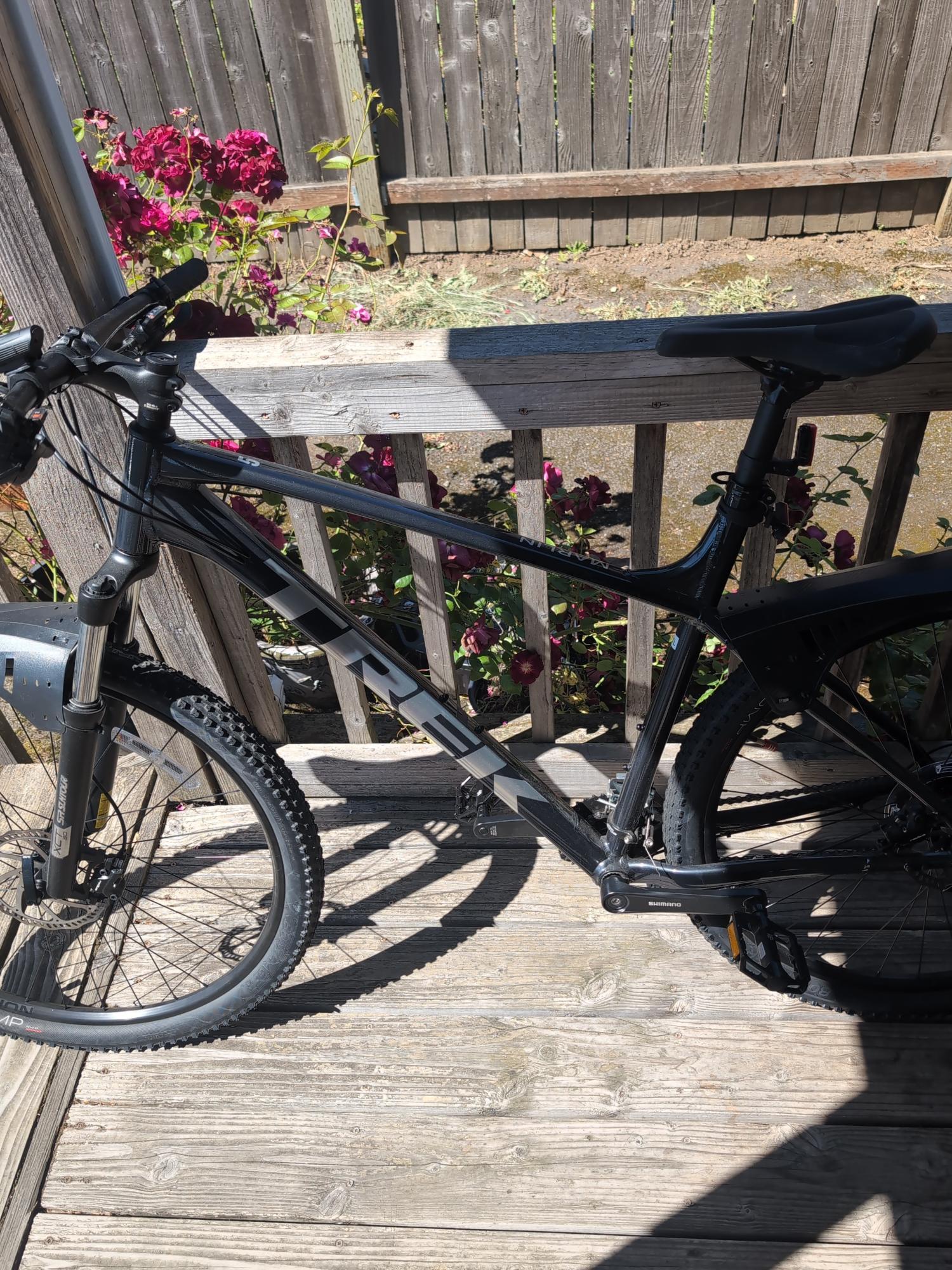 2023 Trek Marlin 5 Silver, gray or bare metal