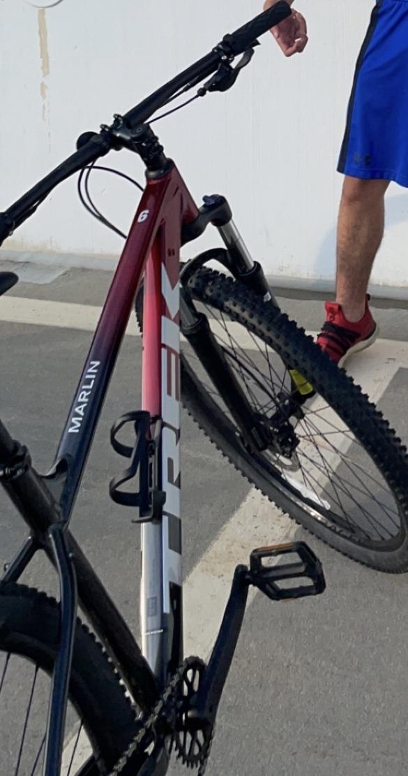 2022 Trek Marlin treck 6 Black and Red