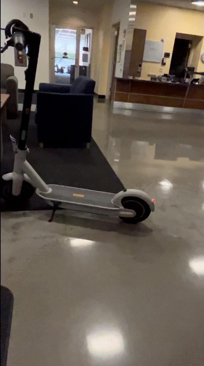 Segway Ninebot Max G30LP e-scooter Silver, gray or bare metal