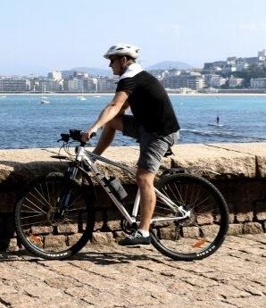 2013 GT Bicycles Karakoram 3.0 M White and Blue