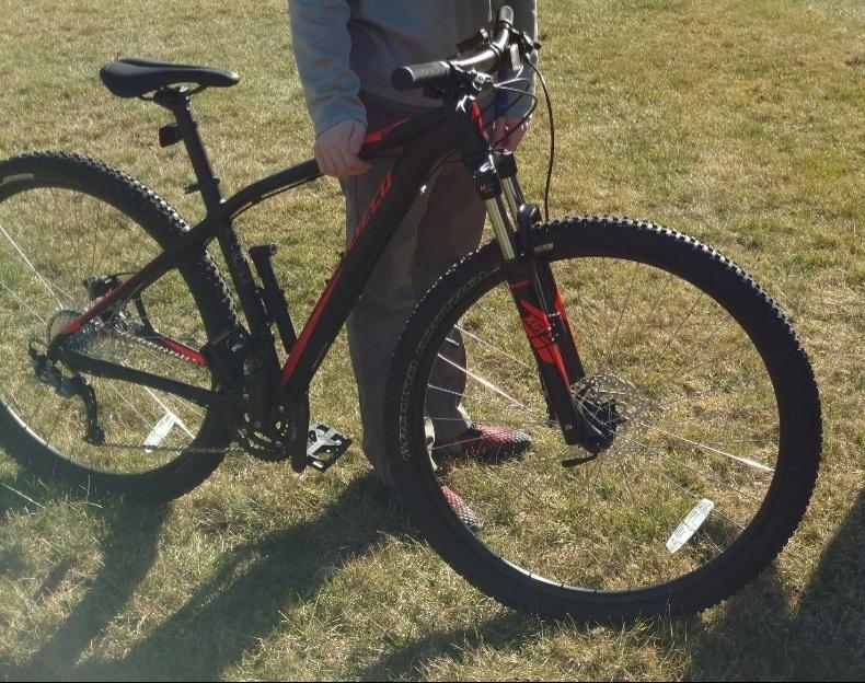 2017 Specialized Rockhopper Black and Red