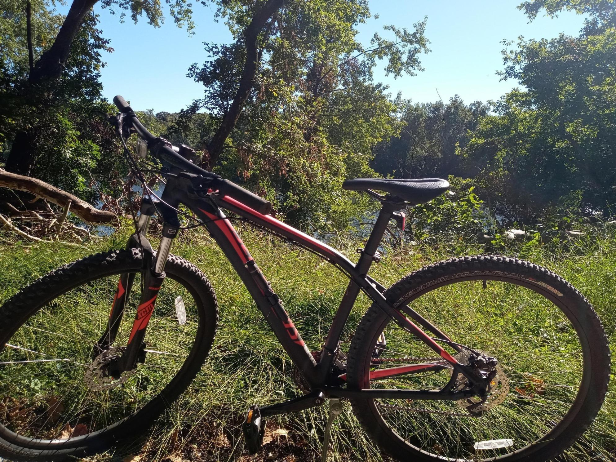 2017 Specialized 2017 Black and Orange