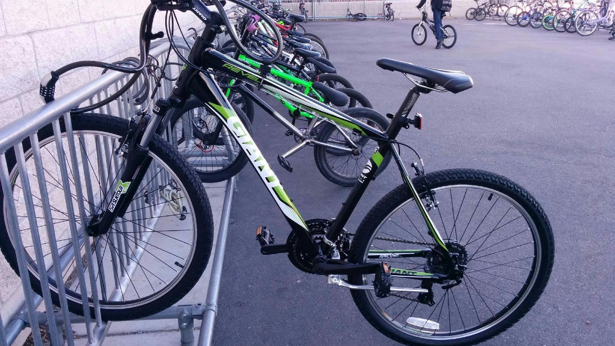 Giant Revel 3 Black and Green