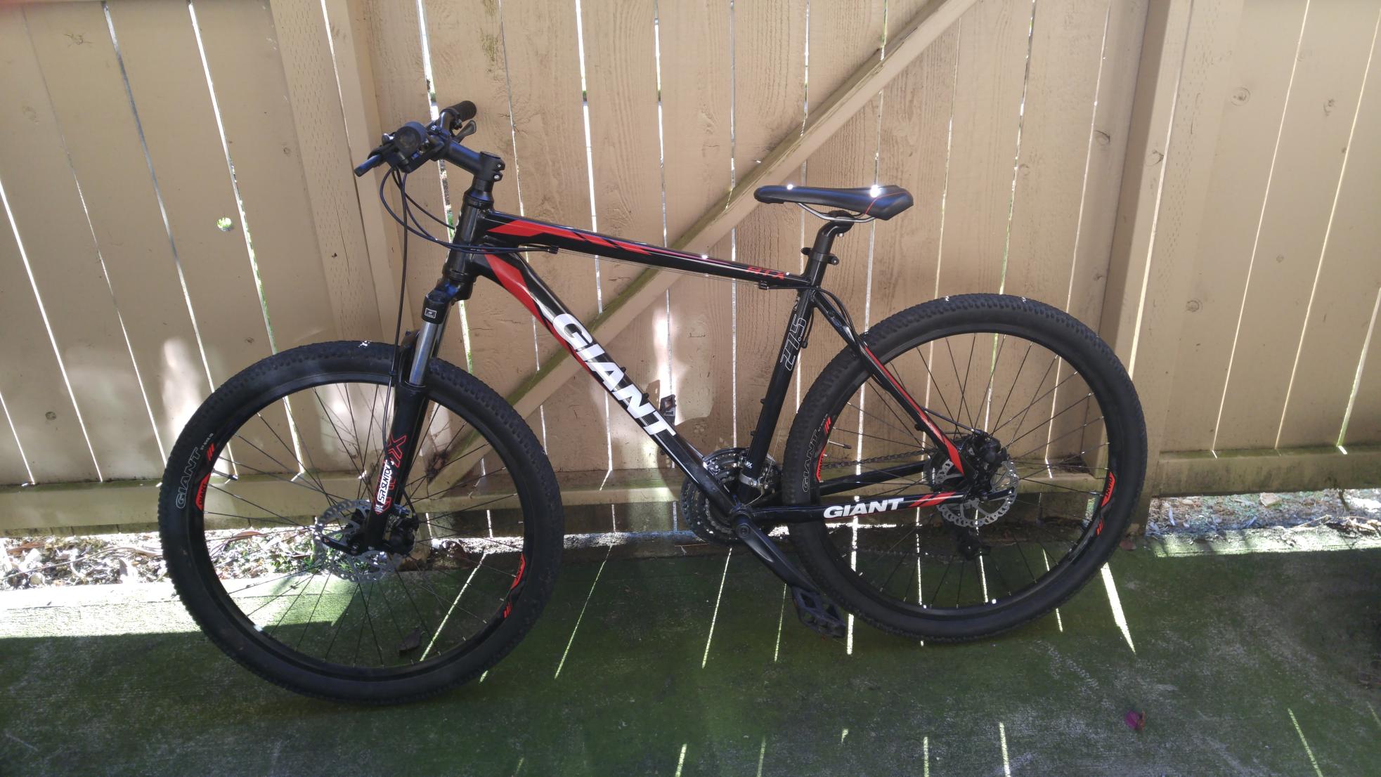 2016 Giant ATX Black and Red