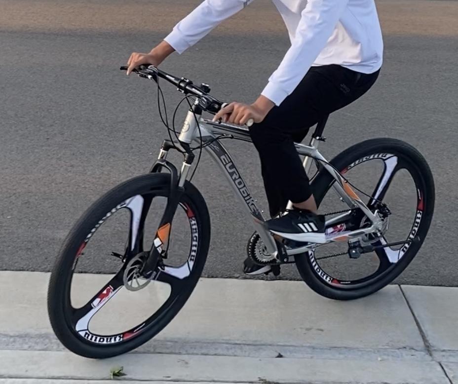 2023 Eurobike Aluminum Silver, gray or bare metal