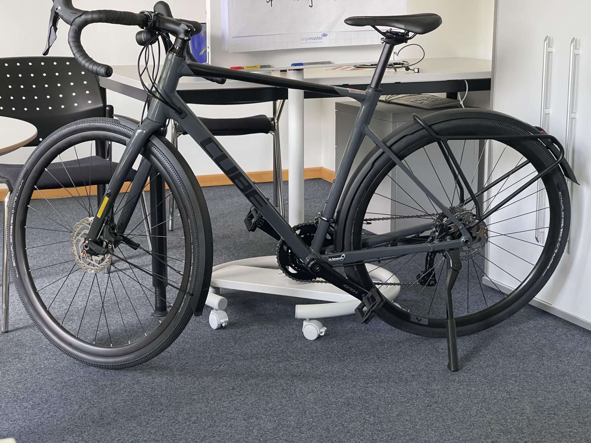 2021 Cube Nuroad Race FE Silver, gray or bare metal