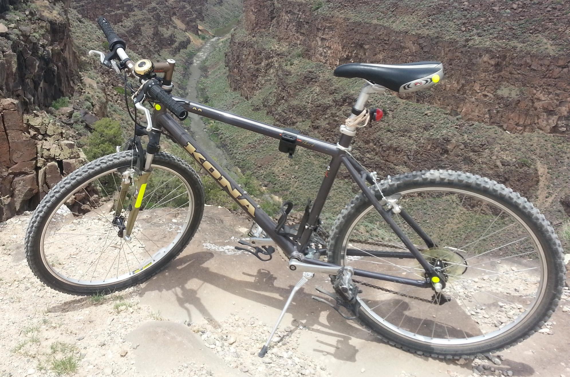 Kona AA Silver or Gray and Yellow or Gold