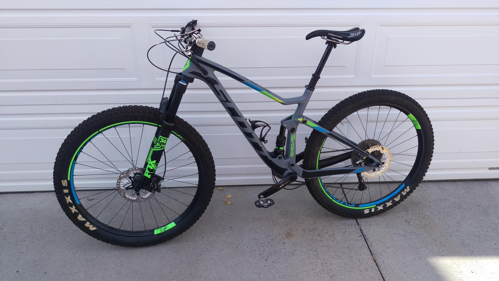 2017 SCOTT Spark 710 Plus Silver, gray or bare metal, Green, and Blue