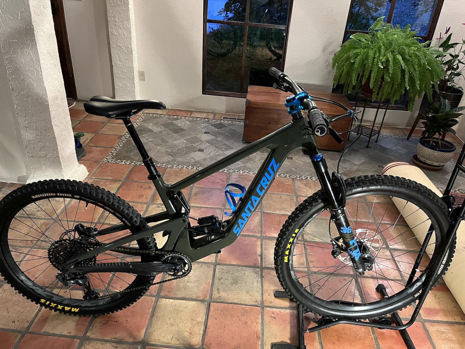 2022 Santa Cruz Bronson CS V4 Green and Blue