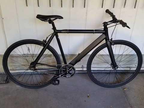 2016 6KU URBAN TRACK Black and Black