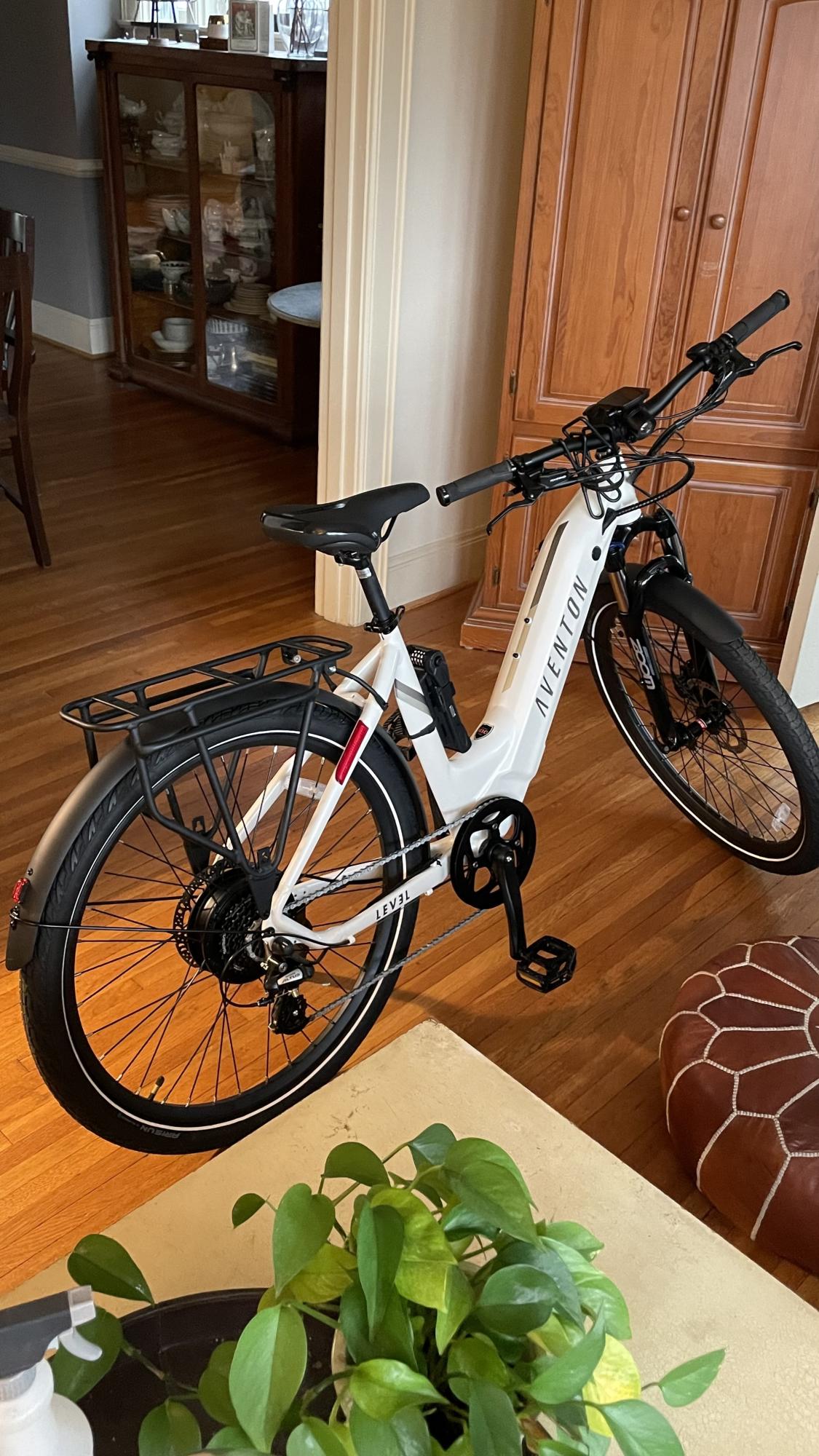 2023 Aventón Level 2 M/L Polar Step through White