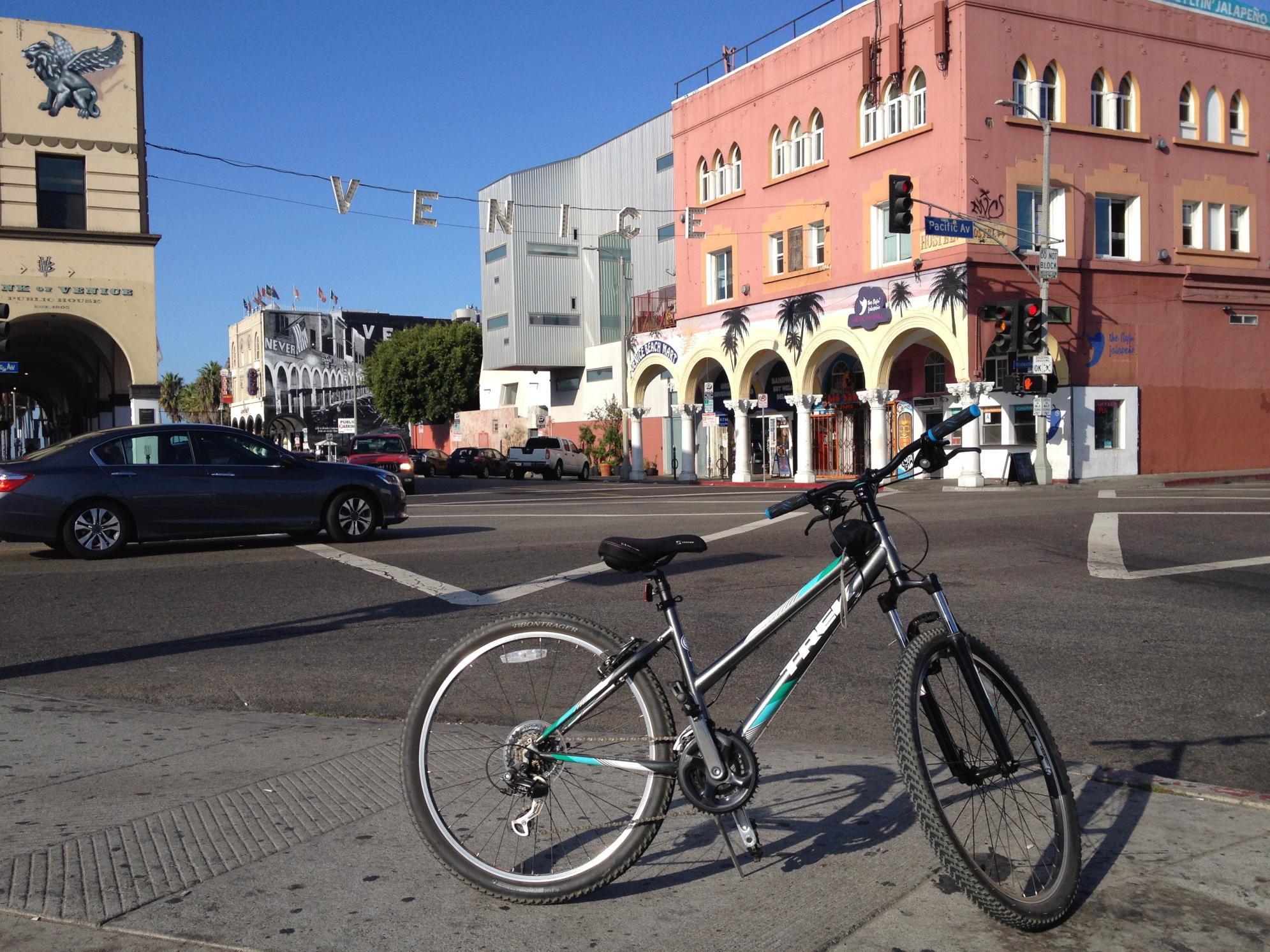 2015 Trek 820WSD Silver or Gray and Teal