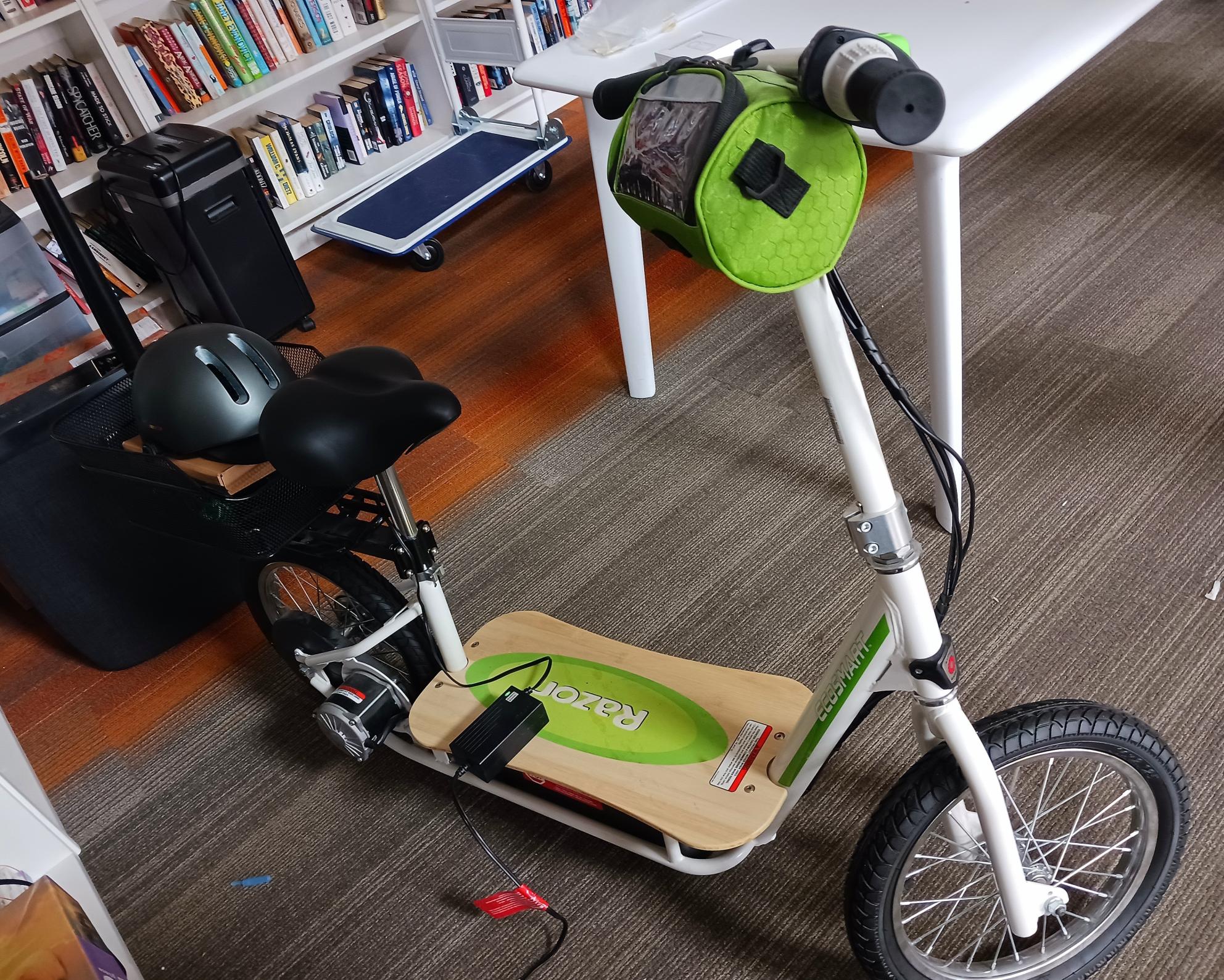 2022 Razor Ecosmart Metro e-scooter White