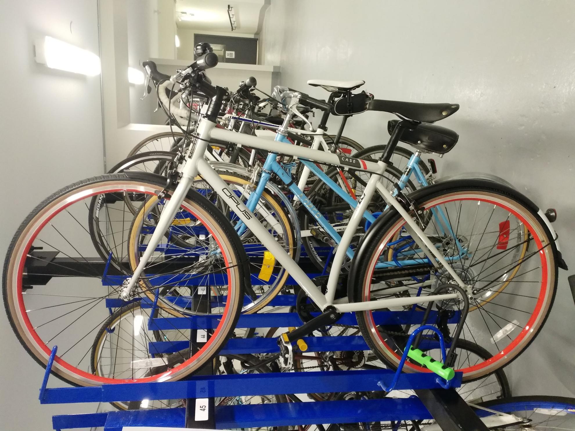 Opus Case Silver, gray or bare metal