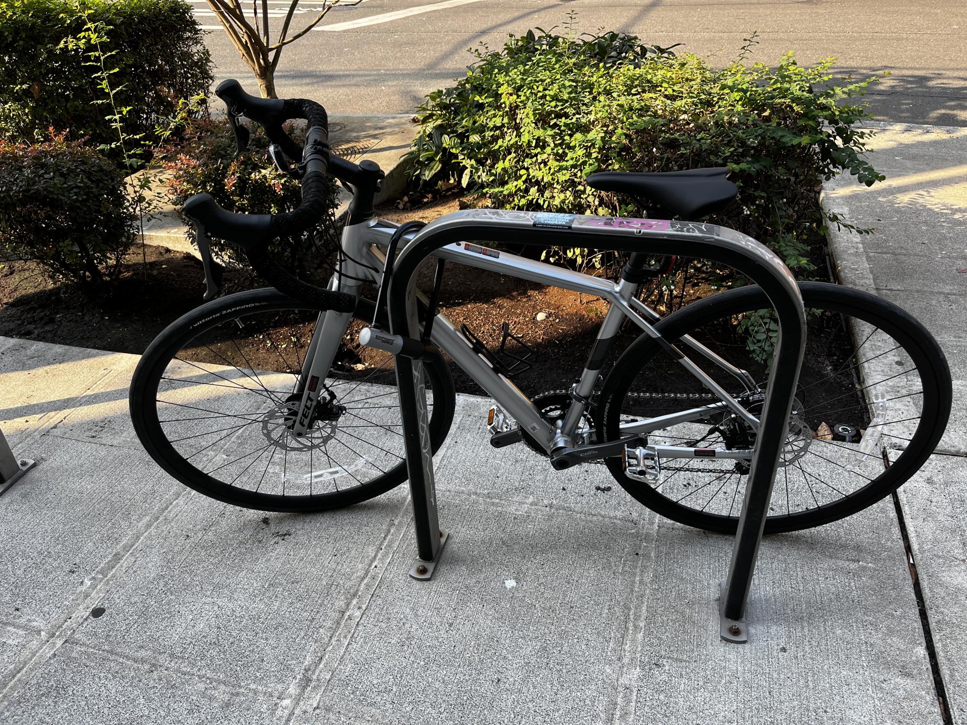 2022 Felt Road bike Silver, gray or bare metal