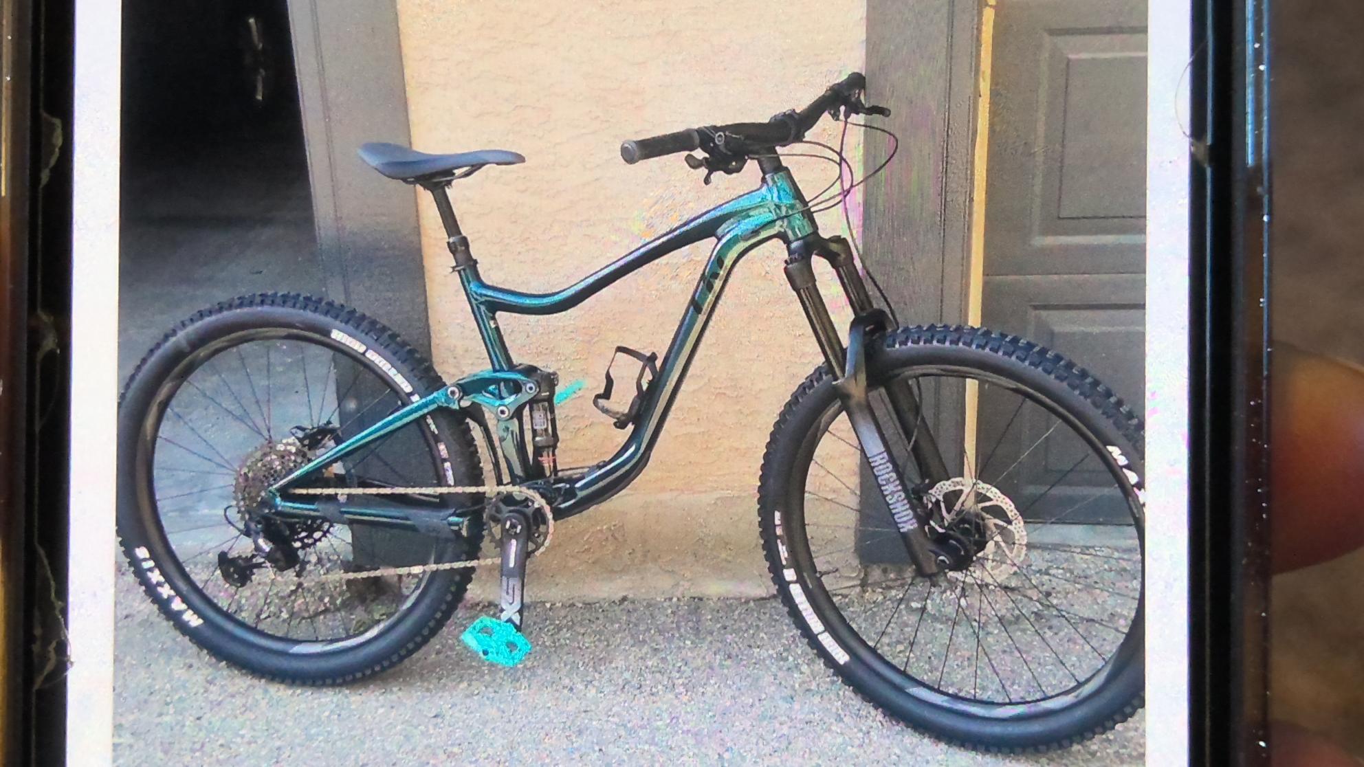 2021 Giant Intrigue Teal and Green