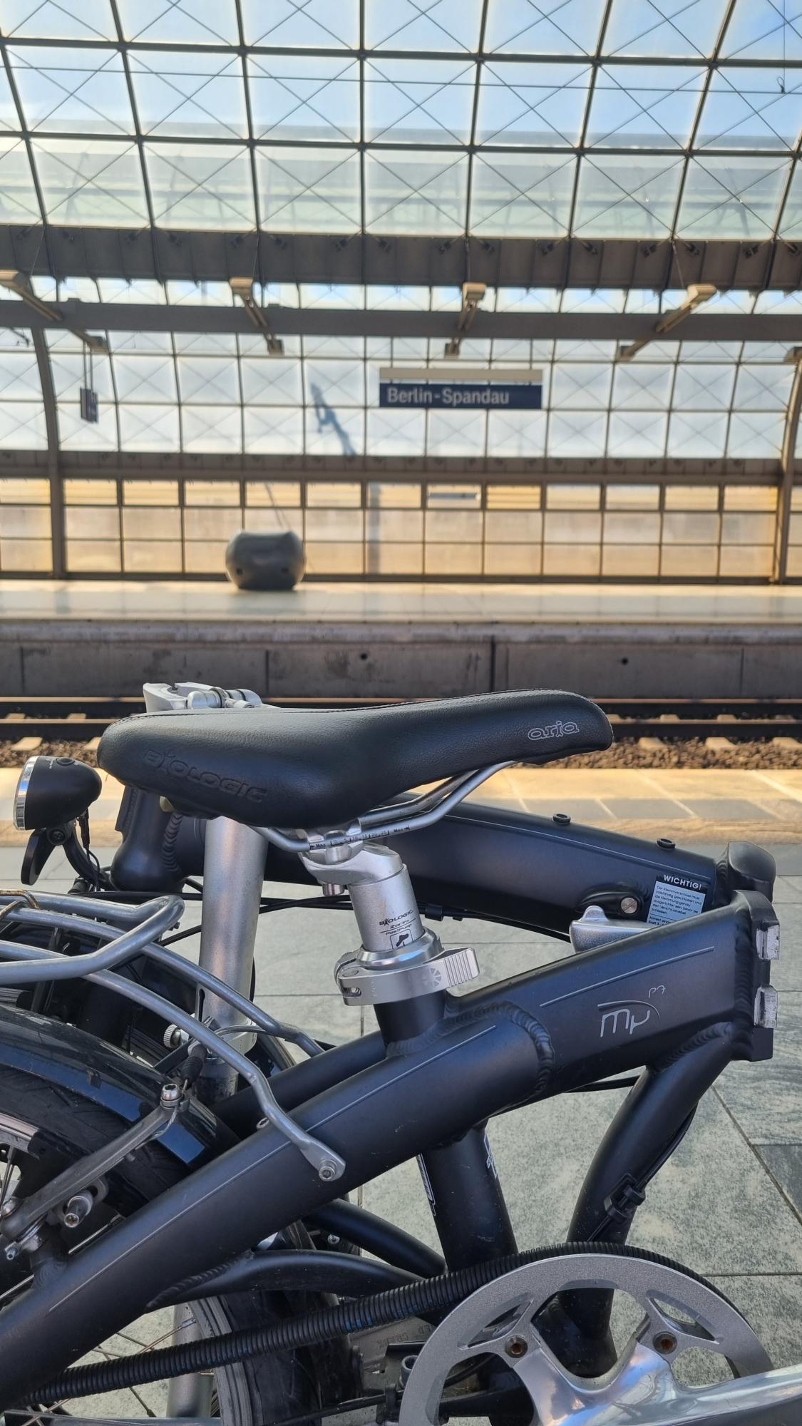 2012 Dahon FTR Mu P7 Silver, gray or bare metal