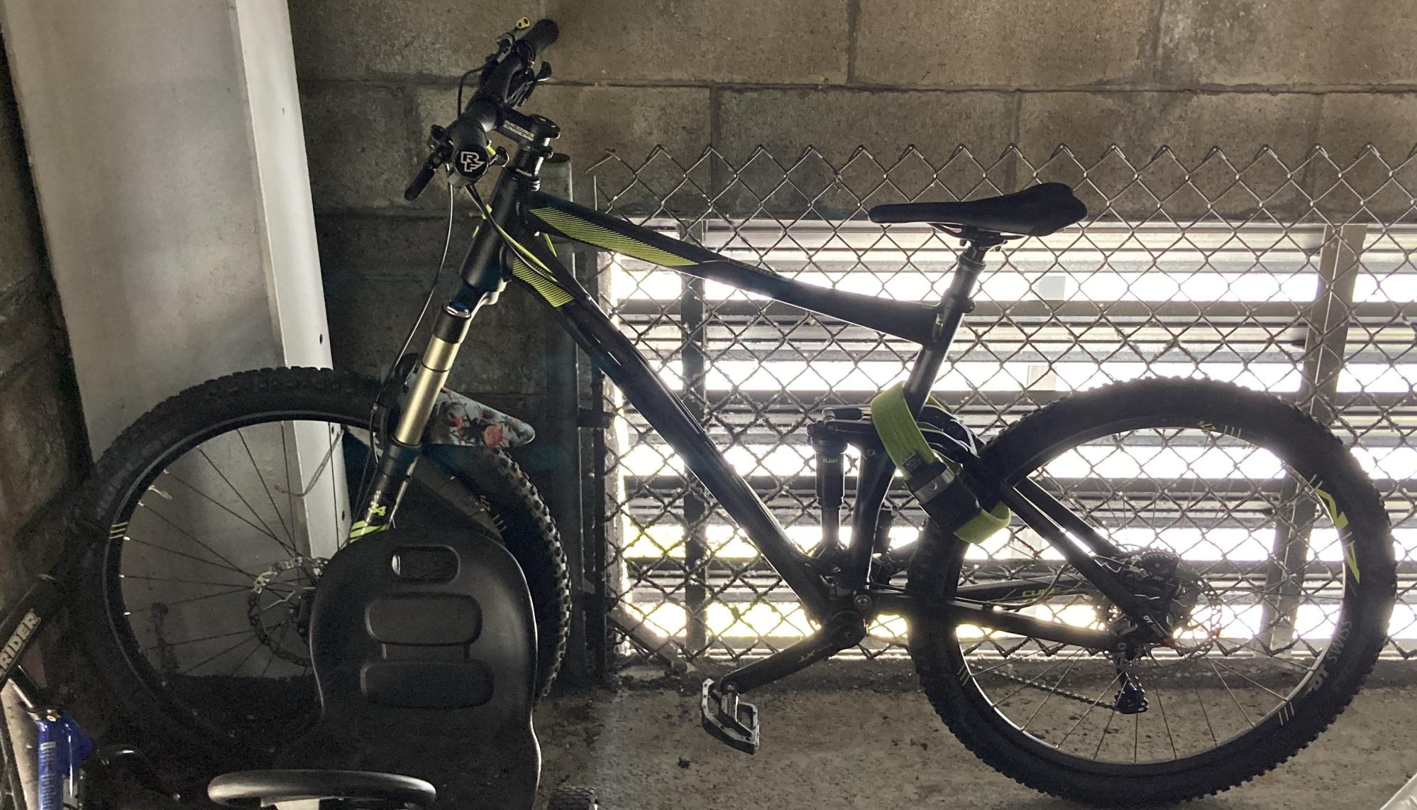 2016 Cube Full suspension Black