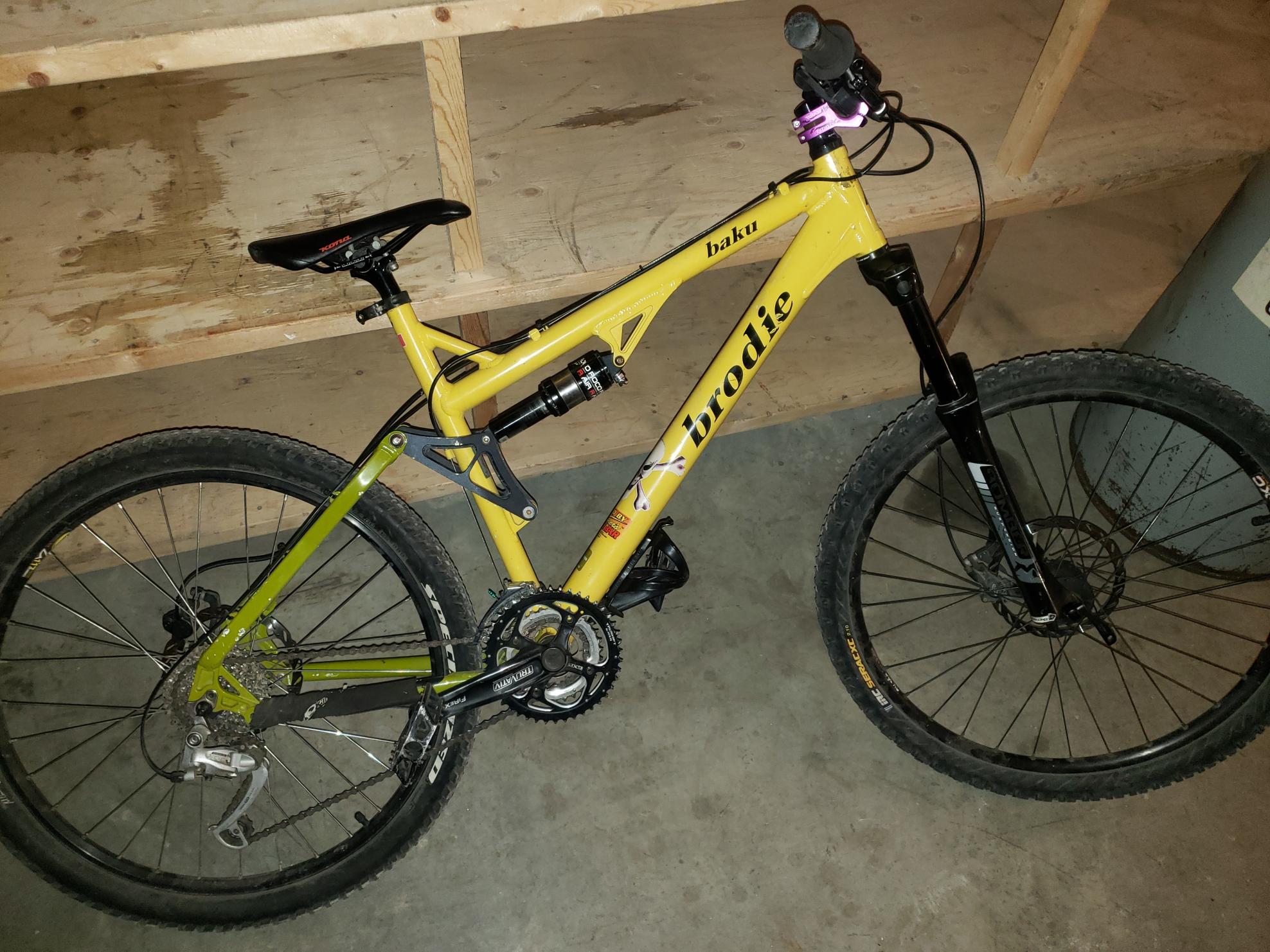 2006 Brodie Baku Yellow or Gold and Green