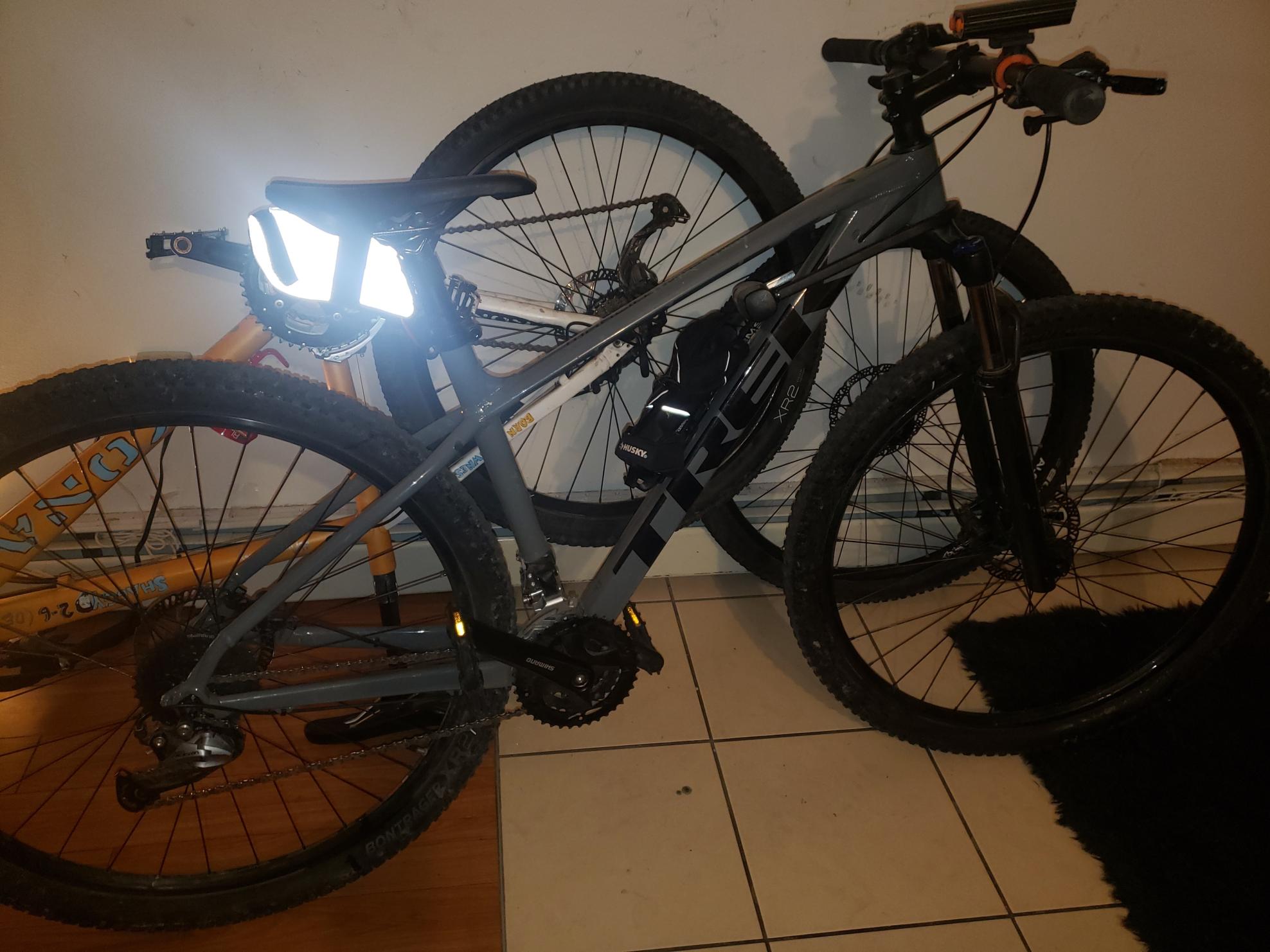 2022 Trek Marlin 7 Silver, gray or bare metal