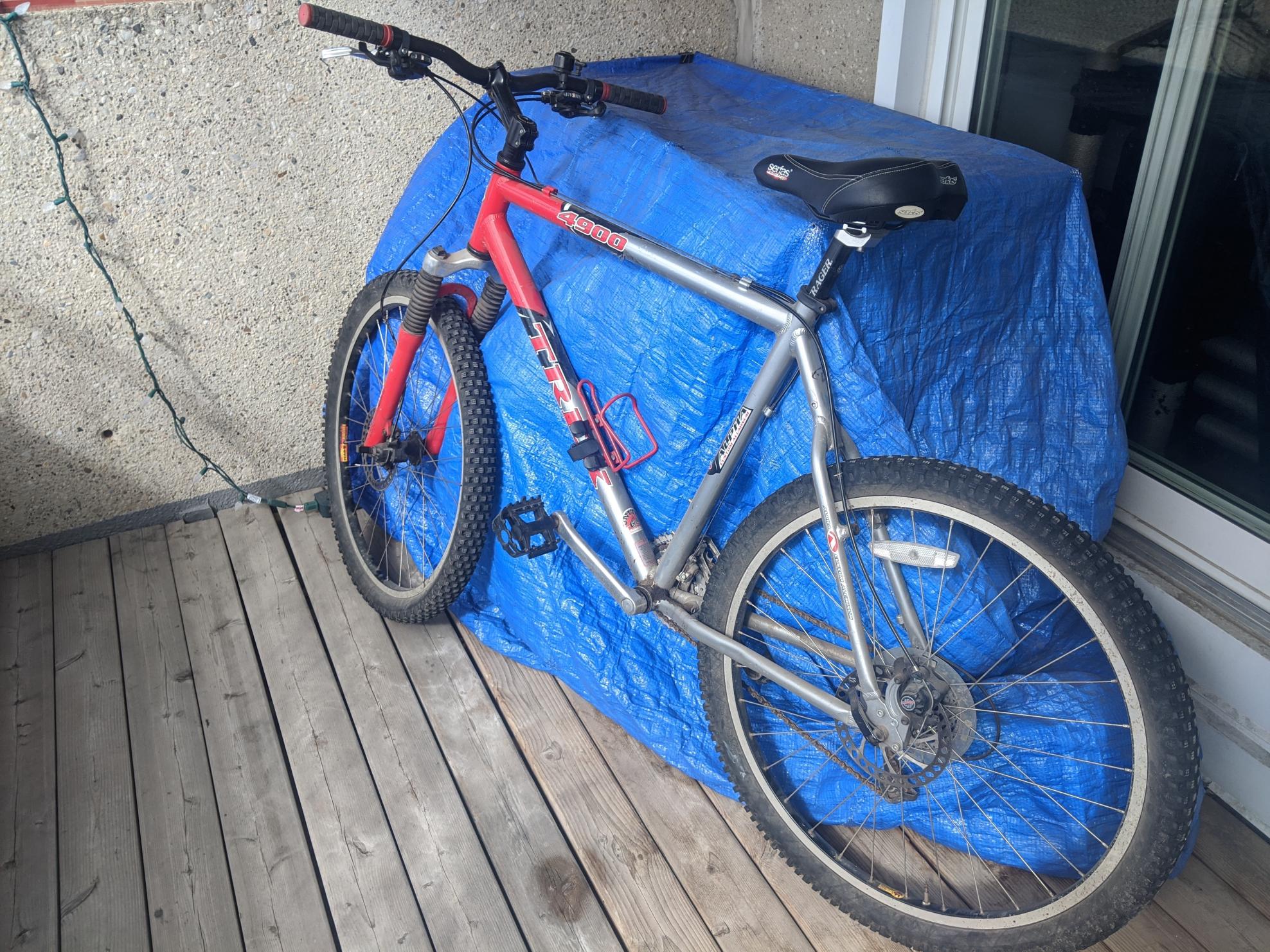 2001 Trek 4900 Silver, gray or bare metal