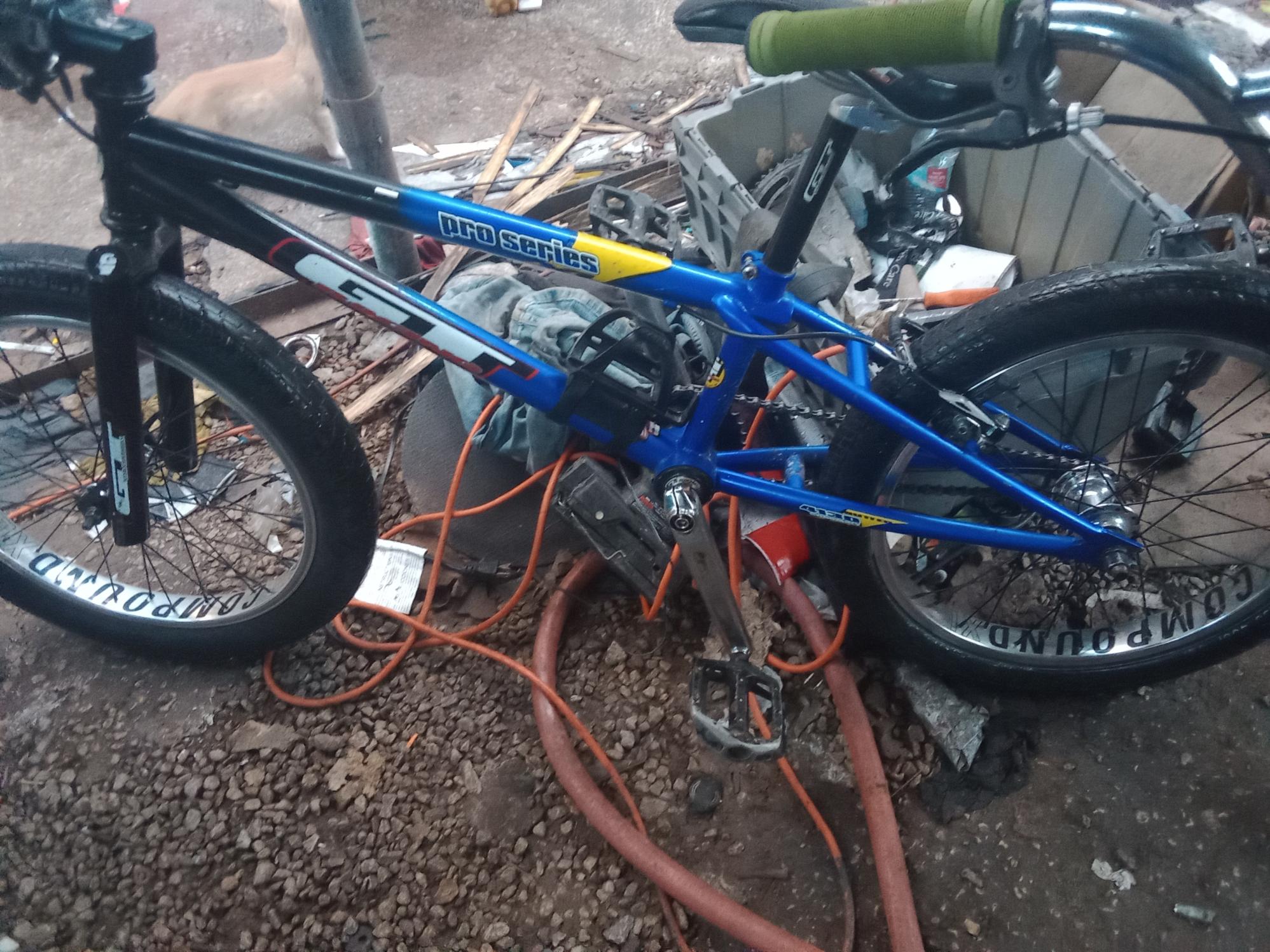 2001 GT Bicycles Pro series XL Blue and Black